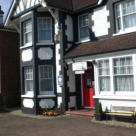 Melville Lodge Gatwick Horley Dış mekan fotoğraf