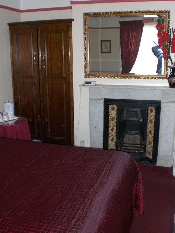 Melville Lodge Gatwick Horley Dış mekan fotoğraf