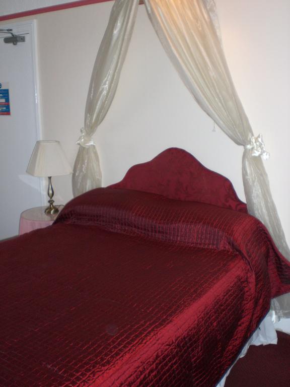 Melville Lodge Gatwick Horley Dış mekan fotoğraf