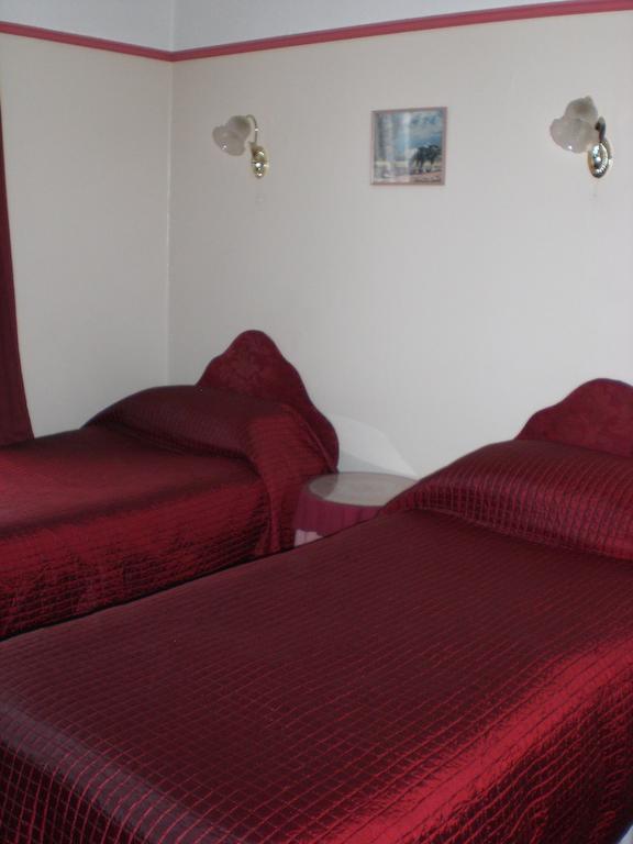 Melville Lodge Gatwick Horley Oda fotoğraf