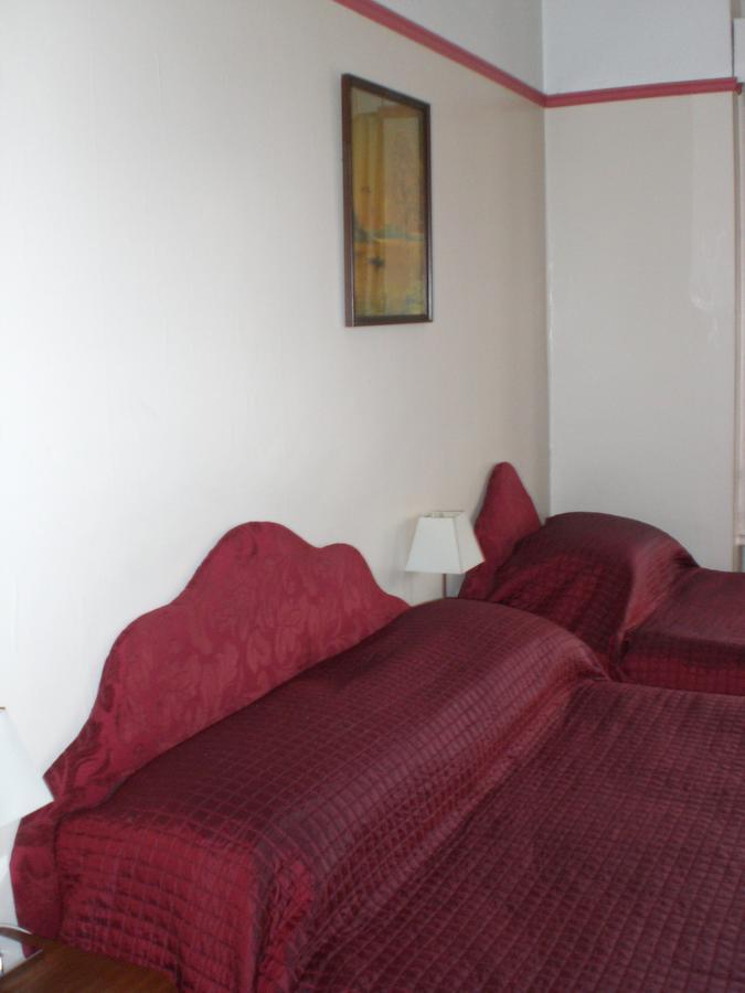 Melville Lodge Gatwick Horley Oda fotoğraf